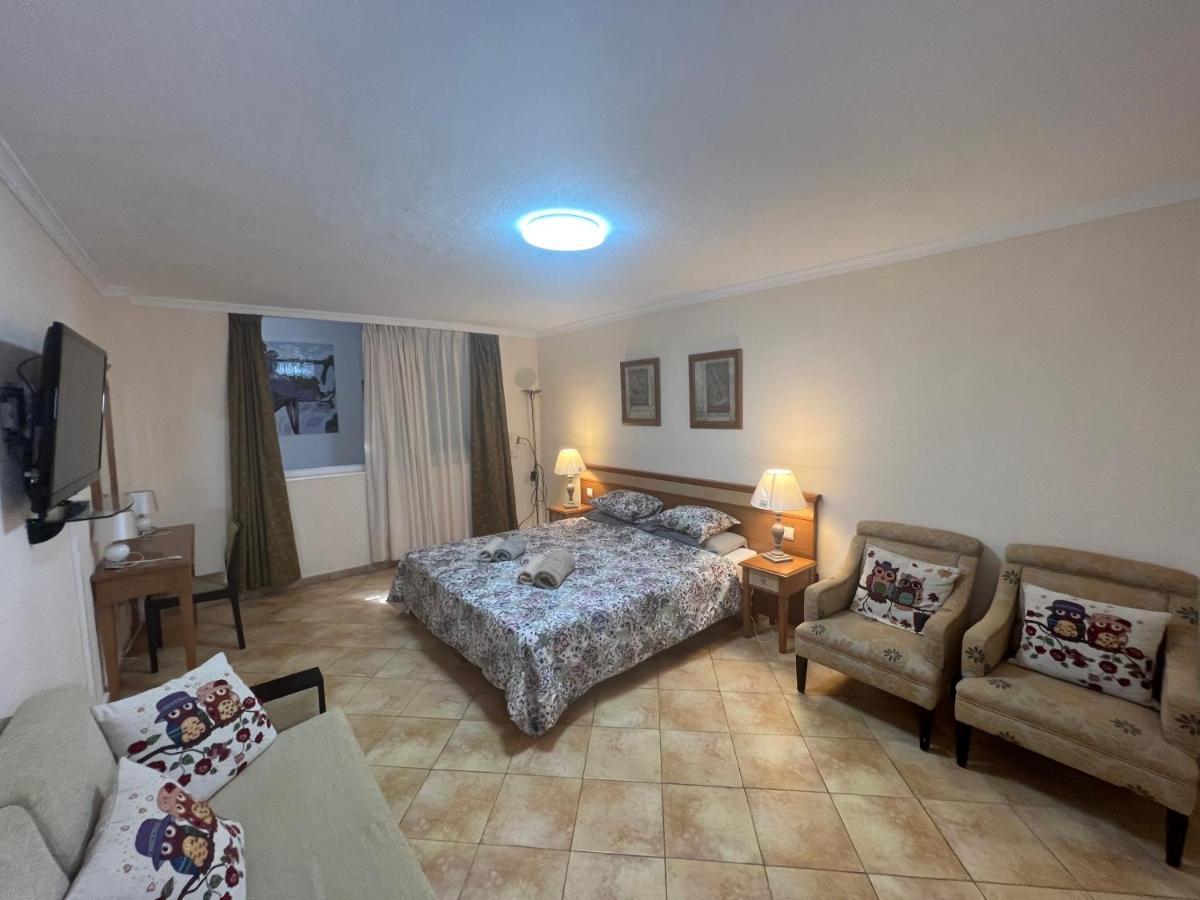 Villa With Private Pool And Beautiful Garden Лос Кристианос Экстерьер фото
