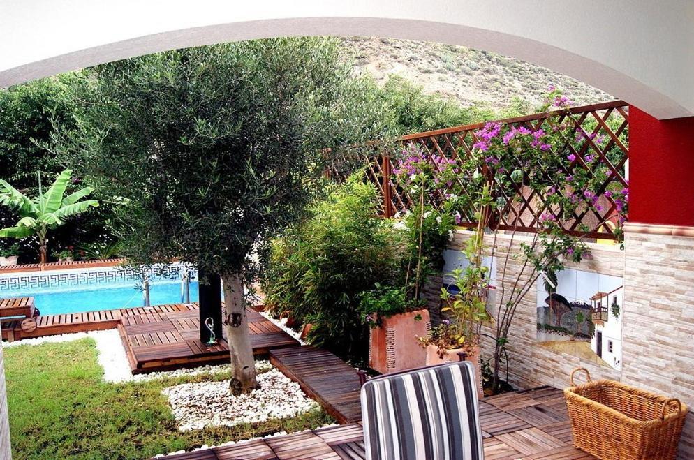 Villa With Private Pool And Beautiful Garden Лос Кристианос Номер фото